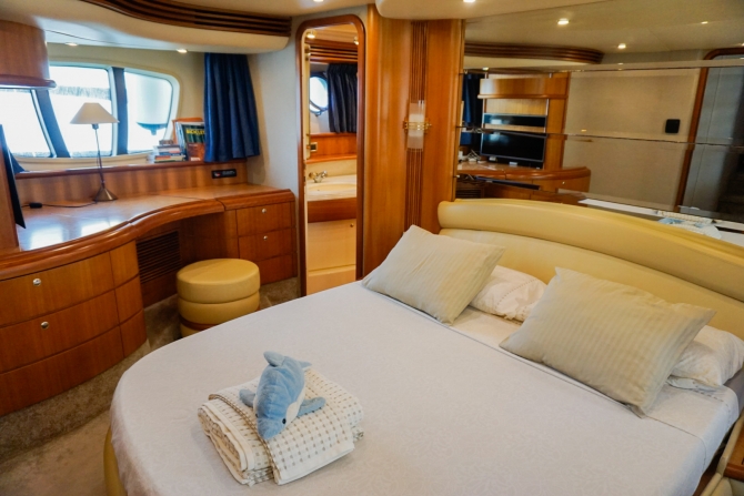  - Delphinus Yacht